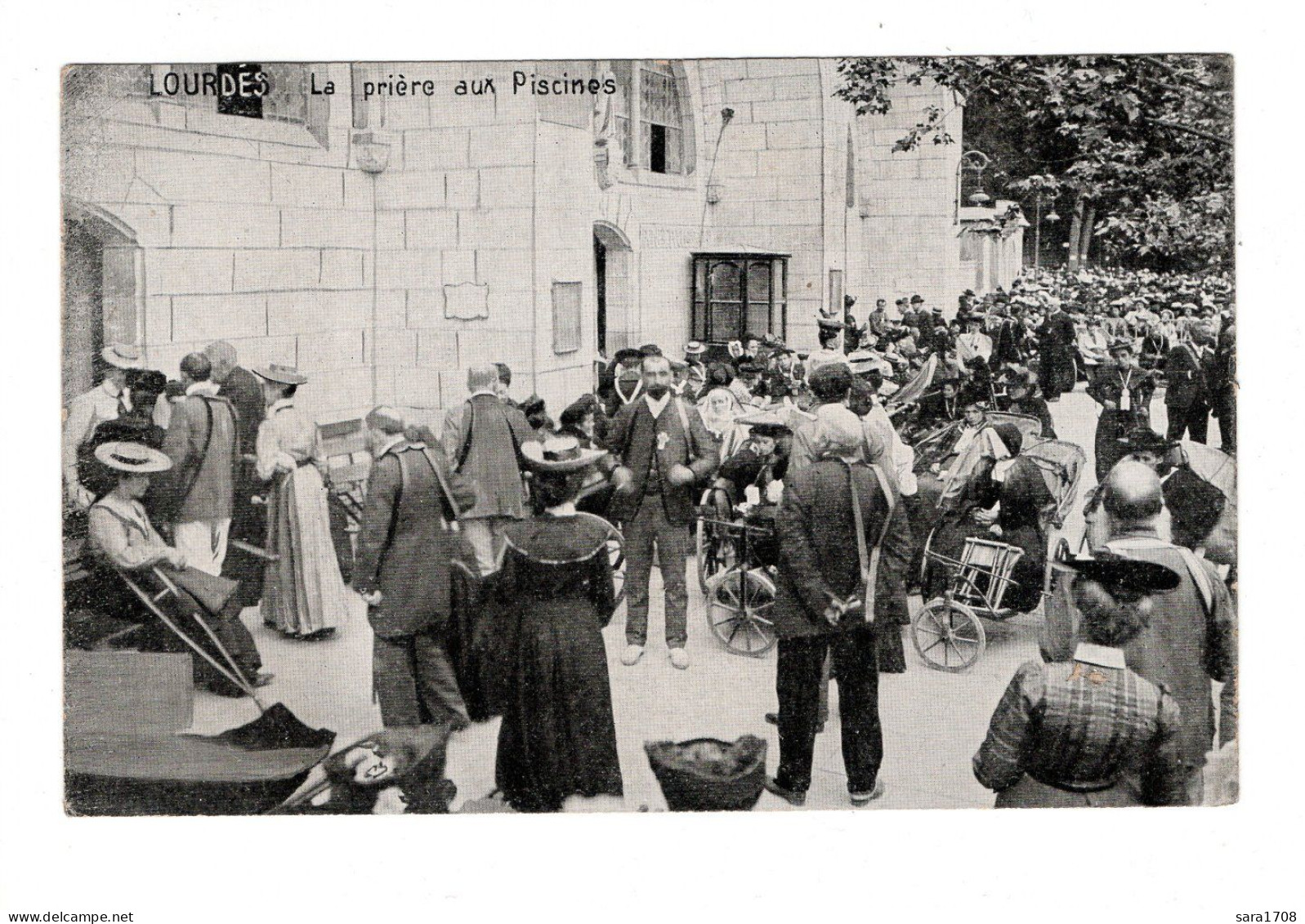 65 LOURDES, La Prière Aux Piscines. ( VOIR SCAN ) - Lourdes