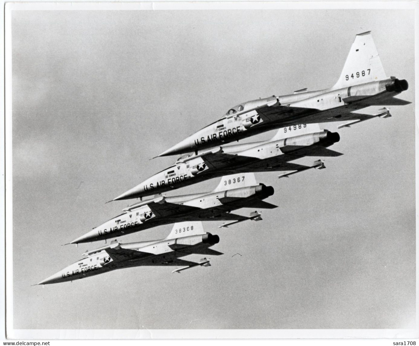 PHOTO ORIGINALE Du F-5A En Formation Chargés Avec Des Missiles SIDEWINDER, Année 1963. 2 SCAN. - Aviazione