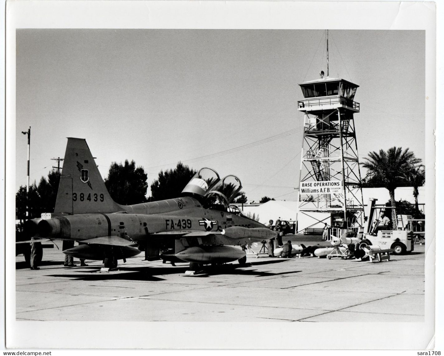 NORTHROP F-5B, Arrivée Base Williams A.F.B En ARIZONA. Photo 30 Avril 1964. Voir Mes Annonces Sur NORTHROP. 2 SCAN. - Aviation