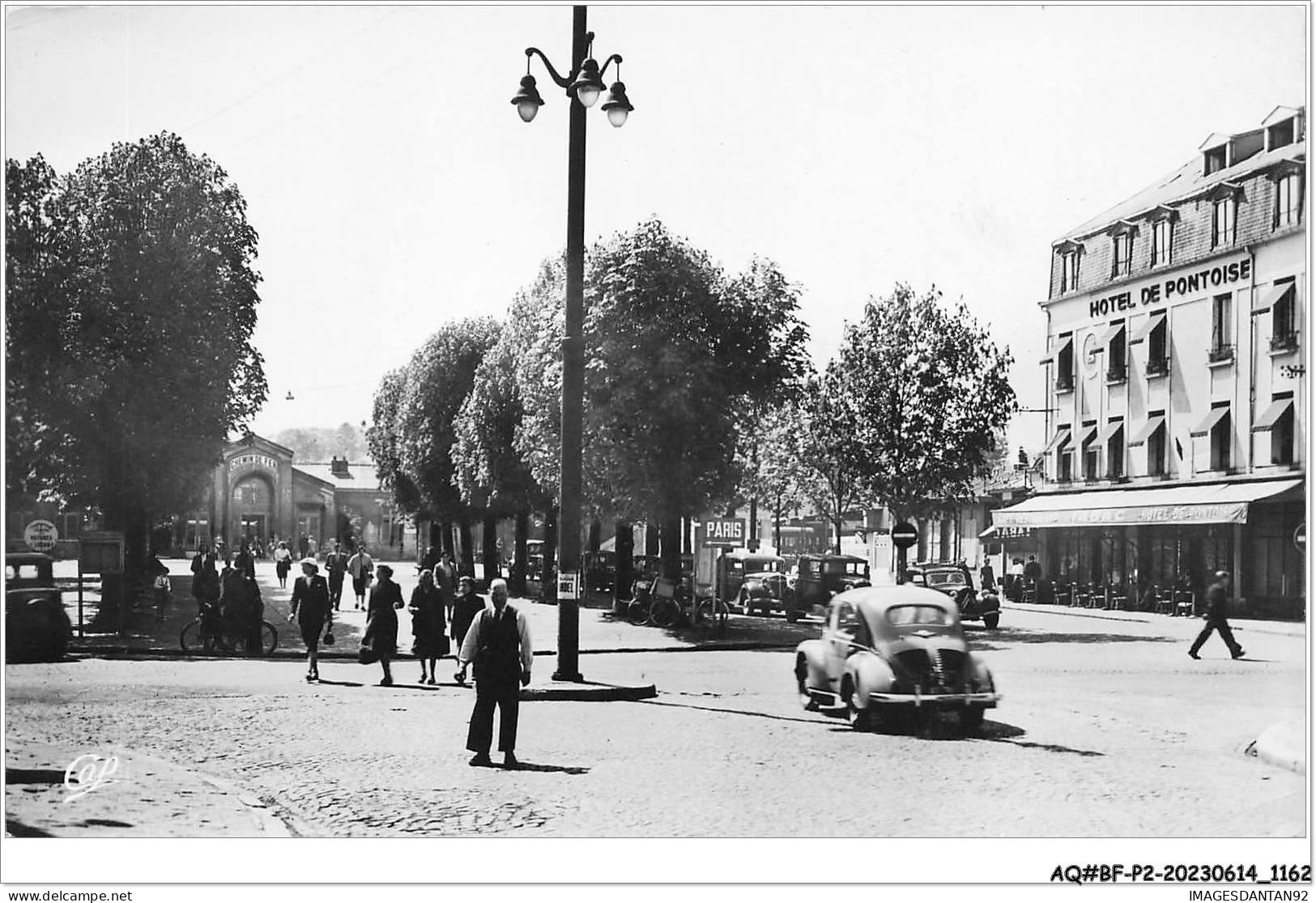 AQ#BFP2-95 -0579 - PONTOISE - La Gare Et La Place - Hôtel De Pontoise - NÂ°2 - Pontoise