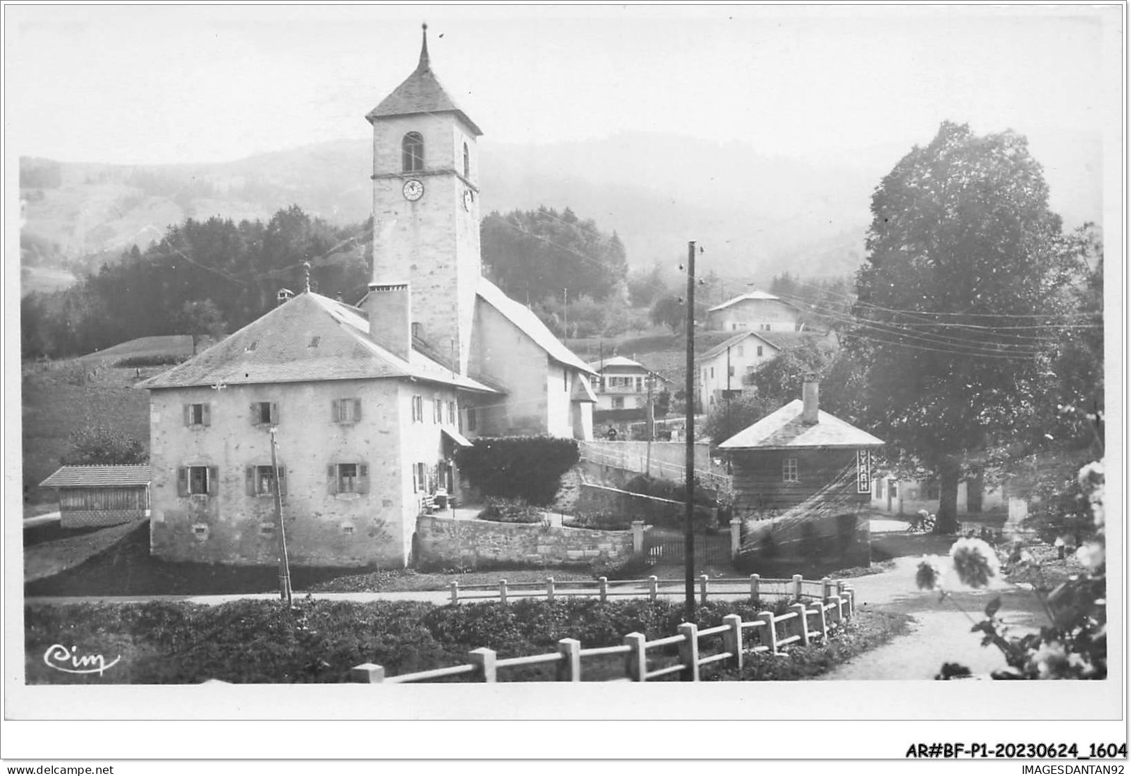 AR#BFP1-74-0802 - ARACHES - L'église Et Ses Environs - La Croix Des Septs Frères - NÂ°2 - Autres & Non Classés