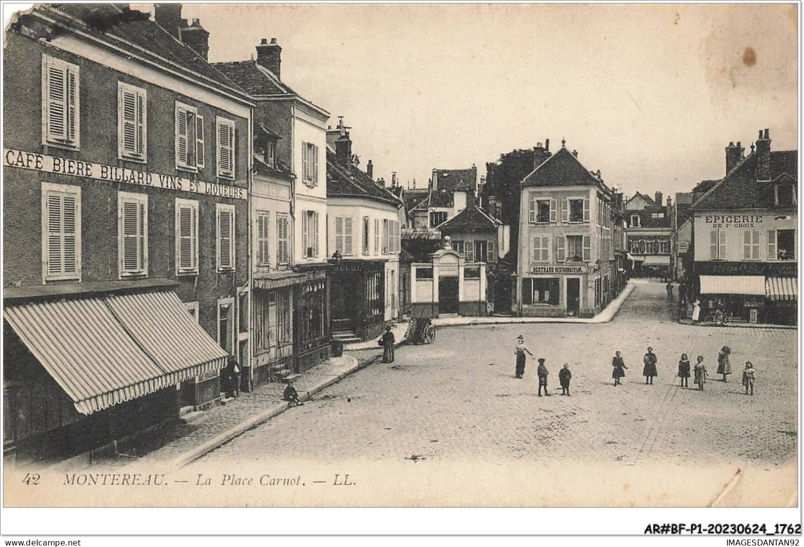 AR#BFP1-77-0882 - MONTEREAU - La Place Carnot - Montereau