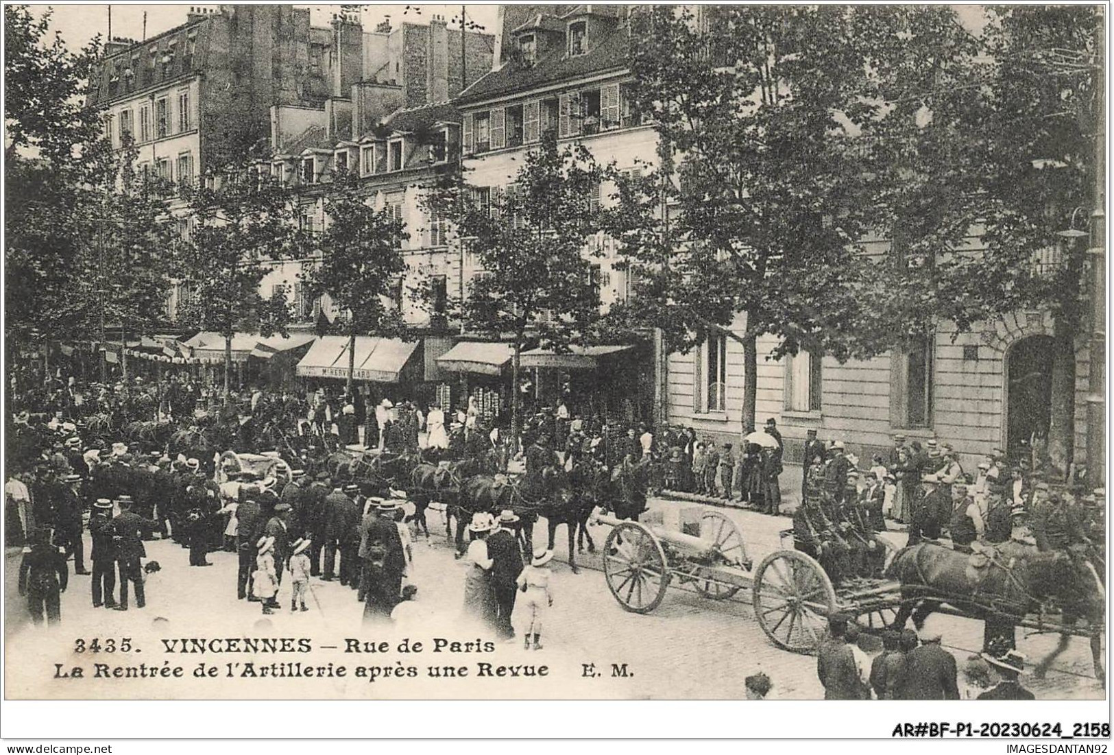 AR#BFP1-94-1078 - VINCENNES - Rue De Paris - La Rentrée De L'artillerie Après Une Revue - Vincennes