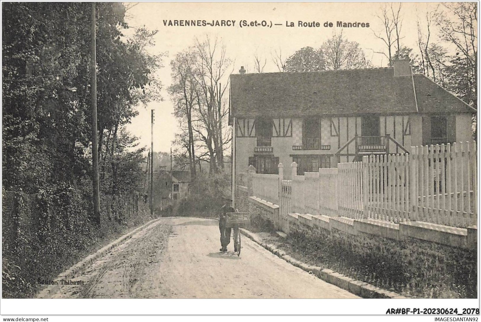 AR#BFP1-94-1044 - VARENNES-JARCY - La Route De Mandres - NÂ°3 - Mandres Les Roses