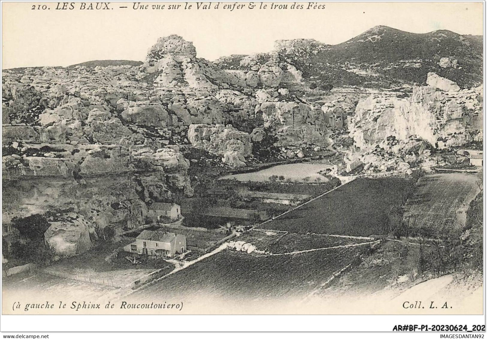 AR#BFP1-13-0102 - LES BAUX - Une Vue Sur Le Val Et D'enfer Et Le Trou Des Fées - Les-Baux-de-Provence