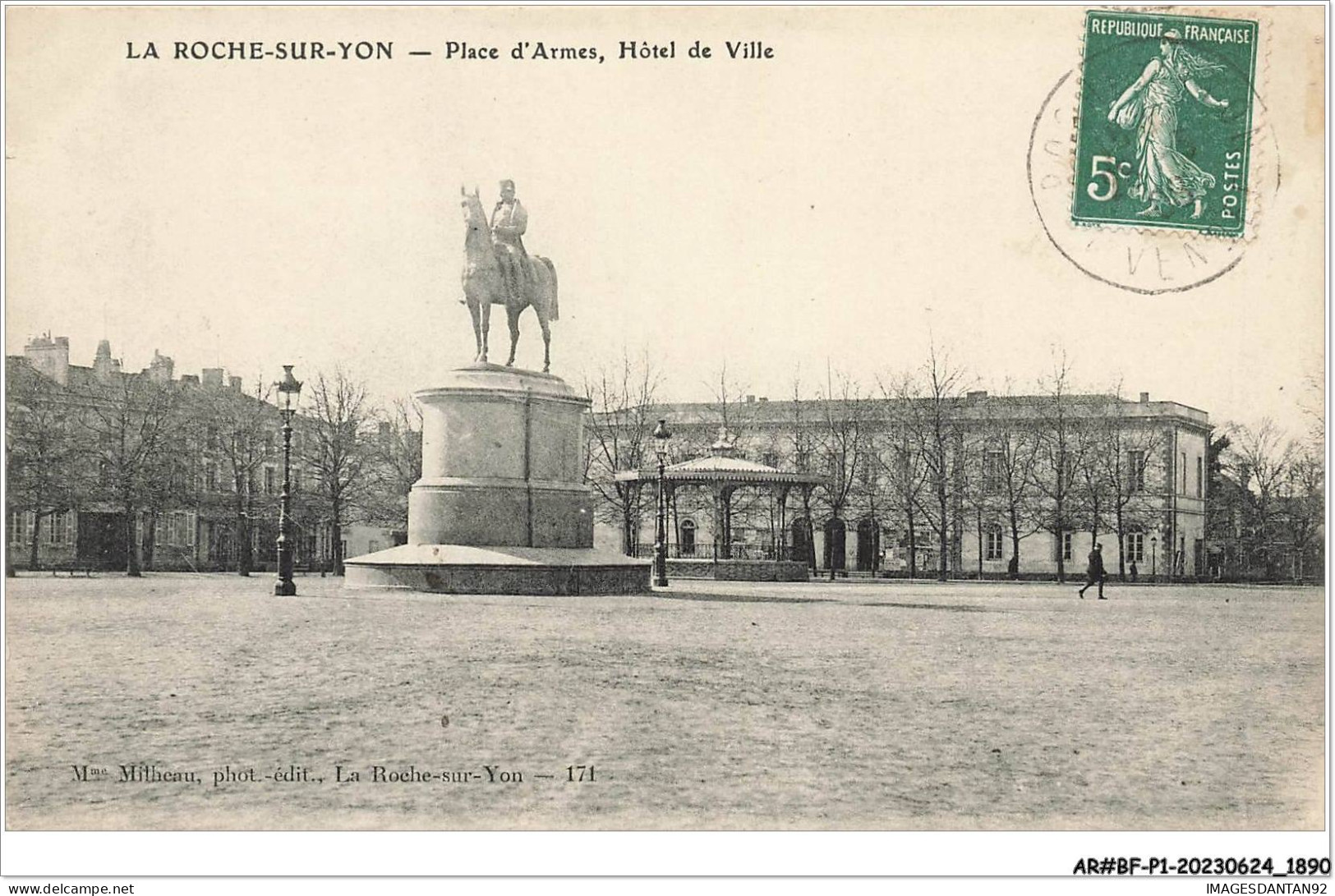 AR#BFP1-85-0947 - LA ROCHE-SUR-YON - Place D'armes - Hôtel De Ville - La Roche Sur Yon