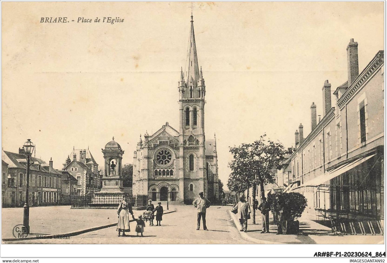 AR#BFP1-45-0433 - BRIARE - Place De L'église - Briare