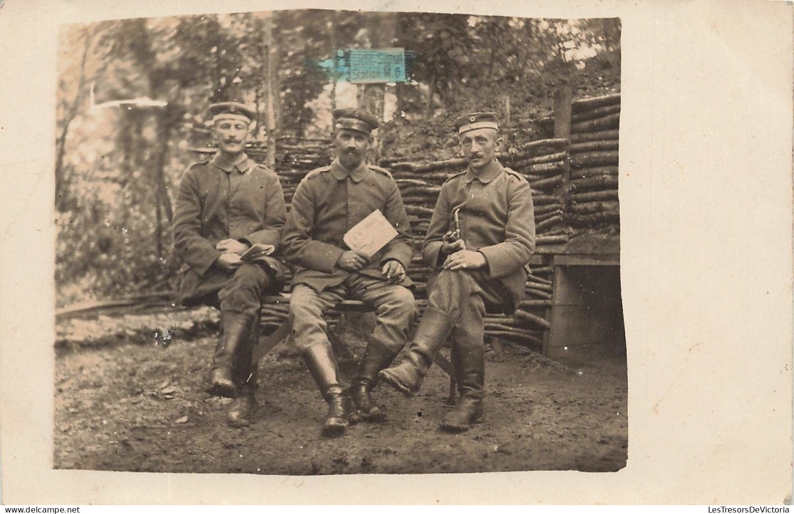 MILITARIA - Militaires - Soldats - Hommes - Chaise - Lettres - Pipe - Carte Postale Ancienne - Other & Unclassified