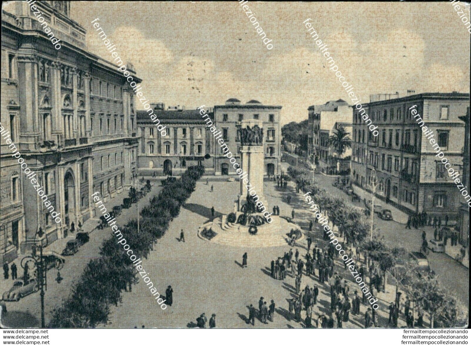 At738 Cartolina Taranto Citta' Piazza Della Vittoria E Monumentoai Caduti Puglia - Taranto