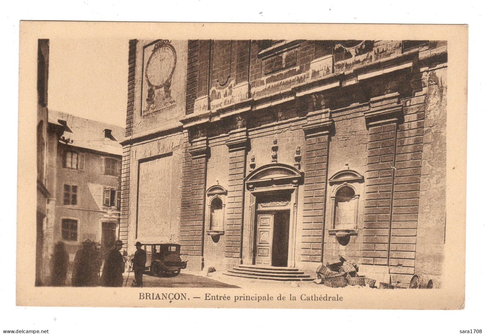 05 BRIANCON, Place Et Entrée De La Cathédrale,  - Briancon