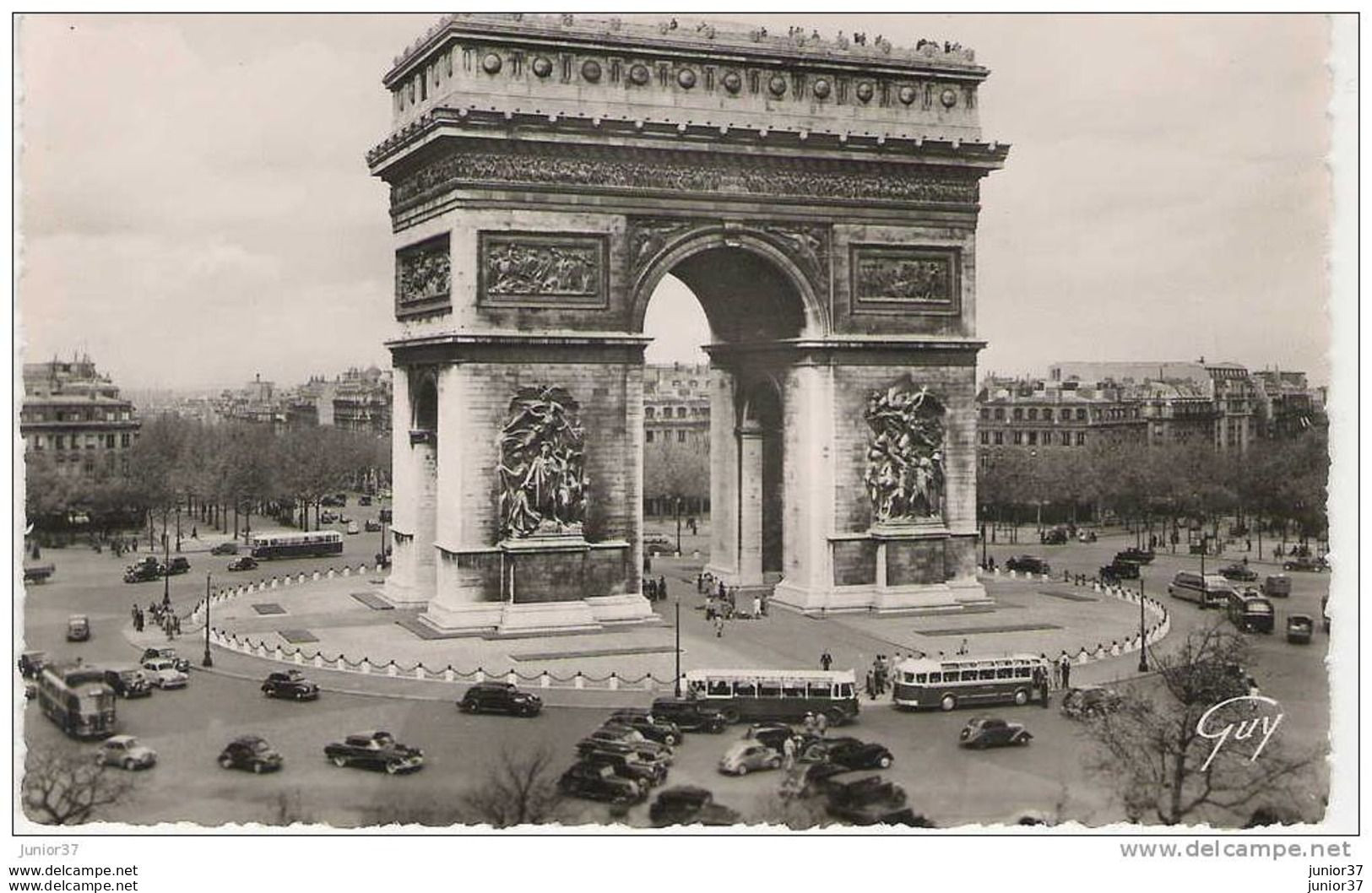 2 Cartes De Paris, Arc De Triomphe, Voitures Renault, Peugeot, Americaine, Bus - Arc De Triomphe