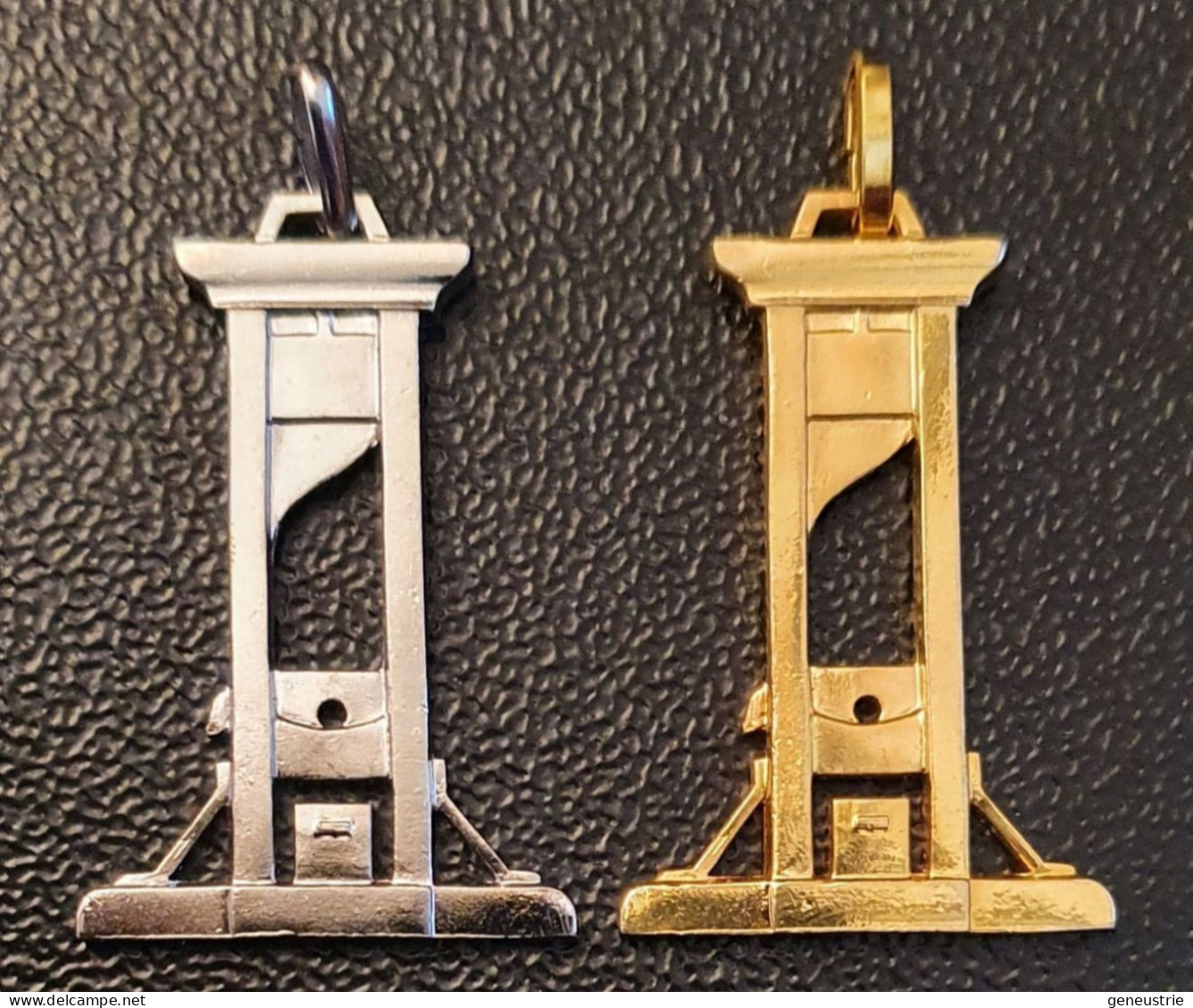 Lot De 2 Pendentifs Médaille Guillotine - Idéal Halloween ! - Pendentifs