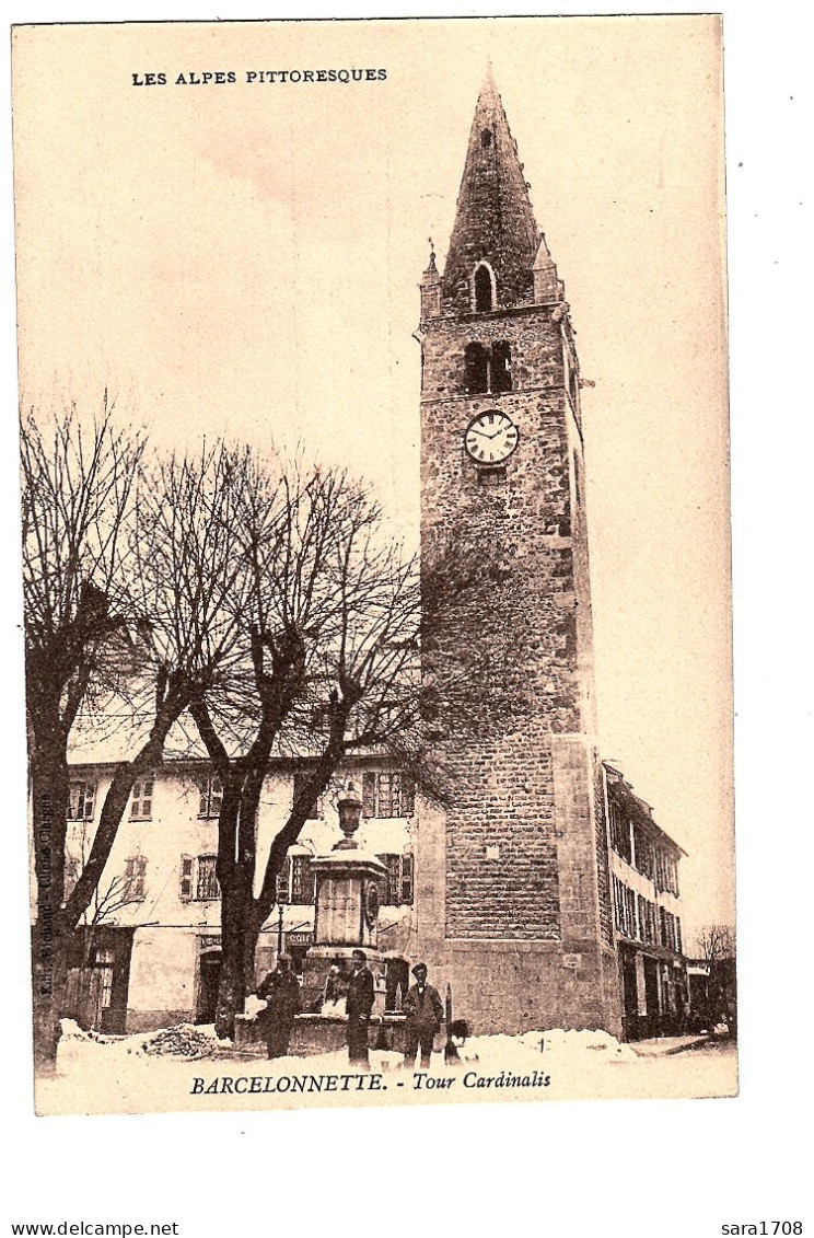 04 BARCELONNETTE, Place Manuel Animée Devant Fontaine. - Barcelonnette