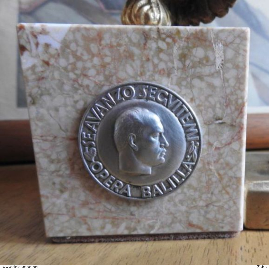 WW2 Italian Eagle Statue With Silver Mussolini's Medal. - Otros & Sin Clasificación