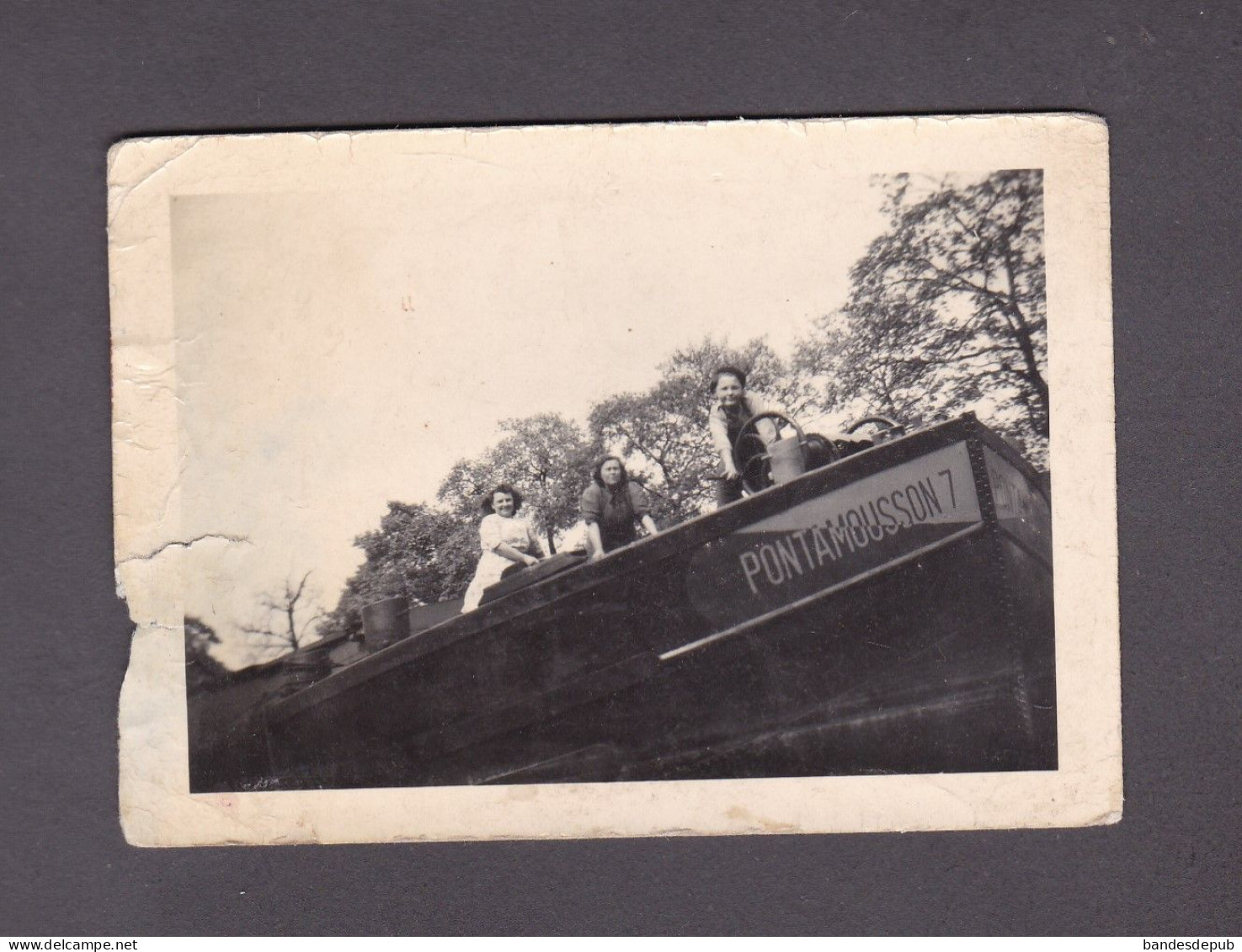 Photo Originale Vintage Snapshot Batellerie Peniche Pont A Mousson  7 Famille Bateliers 52938 - Barcos