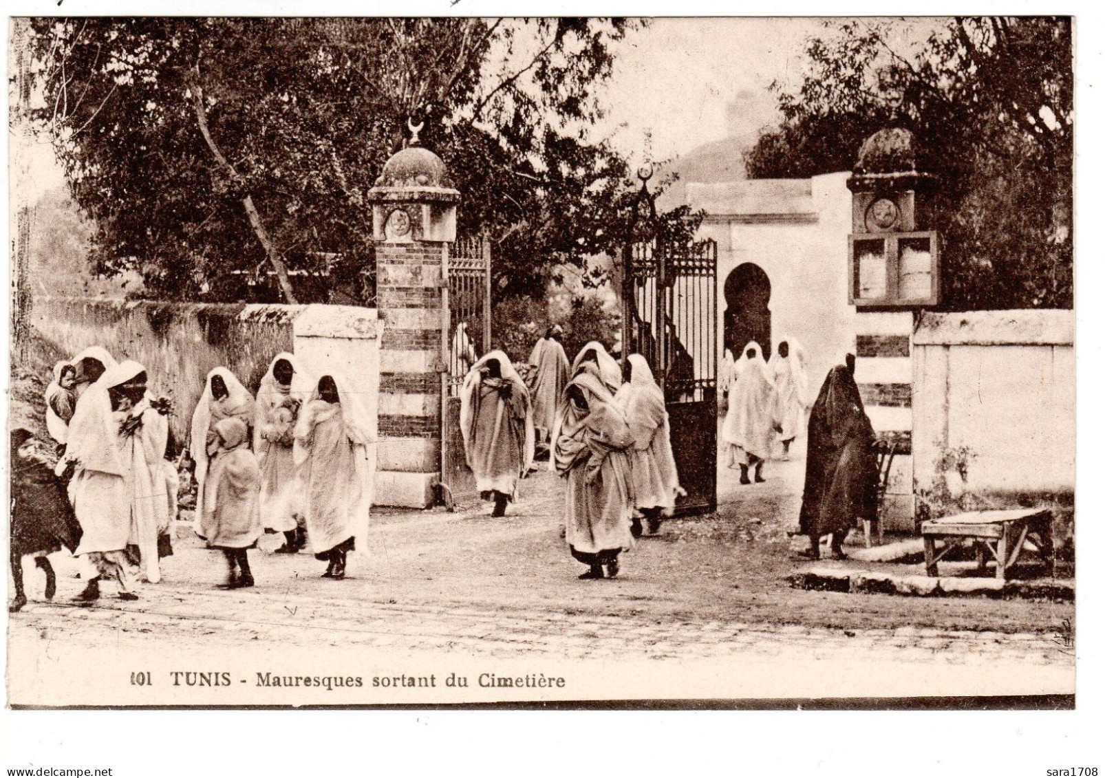 TUNIS. Mauresques Sortant Du Cimetière. - Tunesië