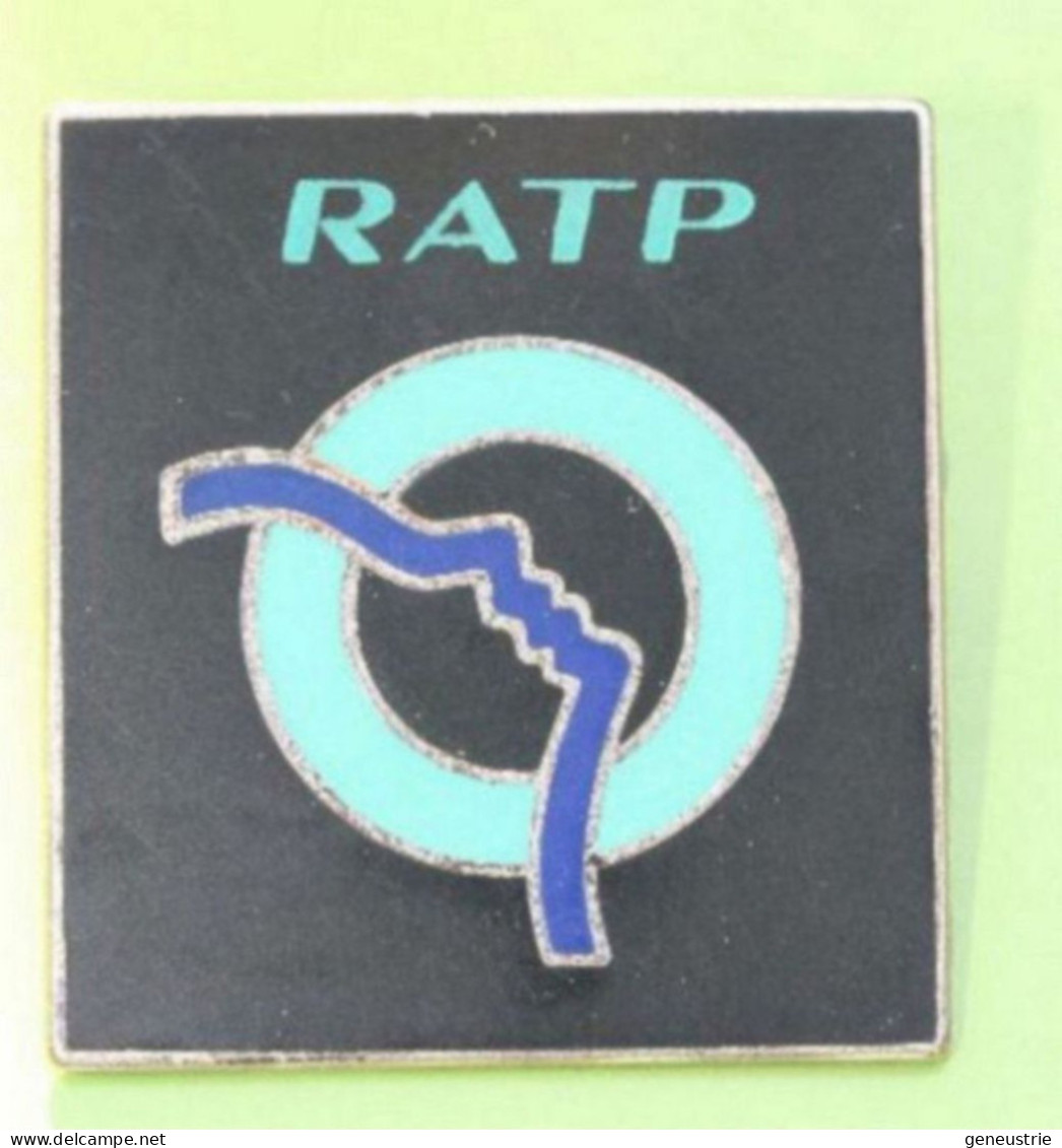 Bel Insigne Ferroviaire De Contrôteur RATP Années 80 - Métro De Paris - Chemins De Fer - Pin Railway - Train - Spoorweg