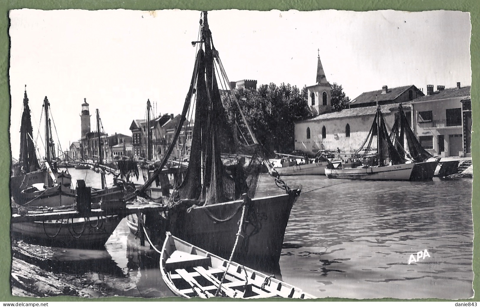 CPSM Format CPA - GARD - LE GRAU DU ROI - VUE DU PORT - AU FONT LE PHARE - Animation, Voiliers De Pêche à Quai - Le Grau-du-Roi