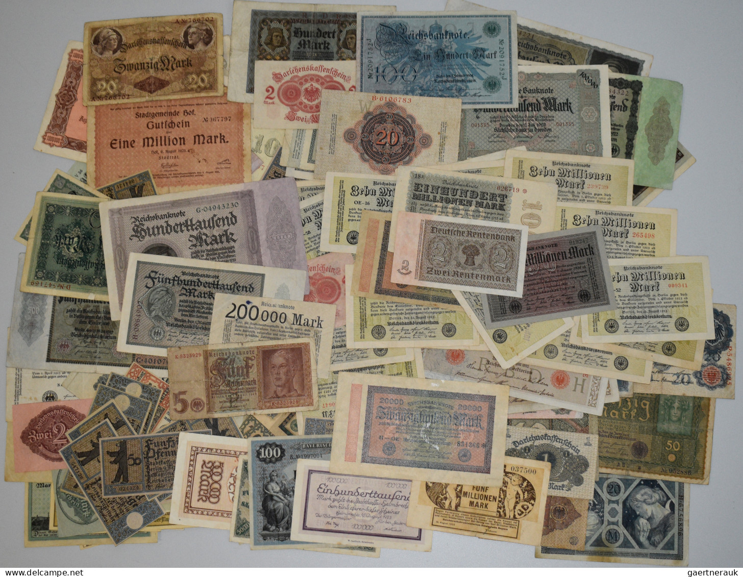 Deutschland - Deutsches Reich bis 1945: Schachtel mit über 300 Banknoten aus Deu