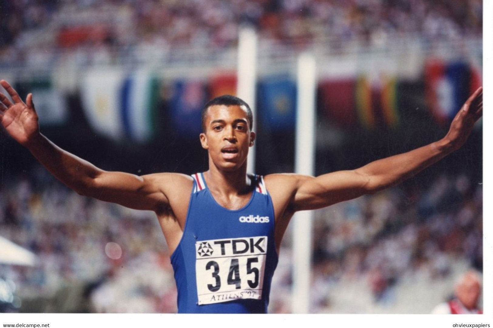 lot de10 photos  ATHLETISME STEPHANE DIAGANA  champion du monde du 400 metres haies à ATHENES 1997