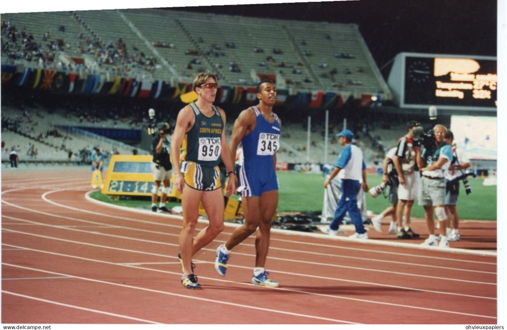 lot de10 photos  ATHLETISME STEPHANE DIAGANA  champion du monde du 400 metres haies à ATHENES 1997