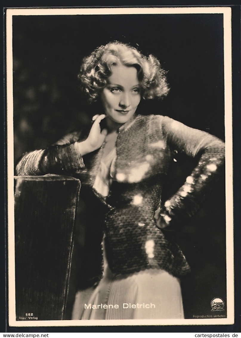 AK Schauspielerin Marlene Dietrich In Jacke  - Acteurs