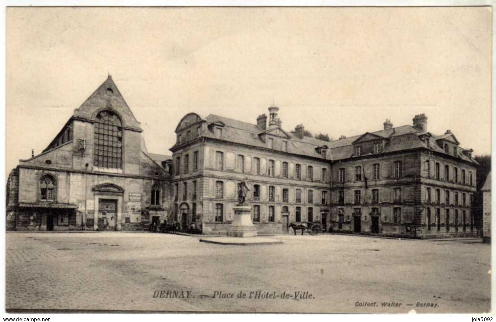 27 / BERNAY - Place De L'Hôtel De Ville - Bernay