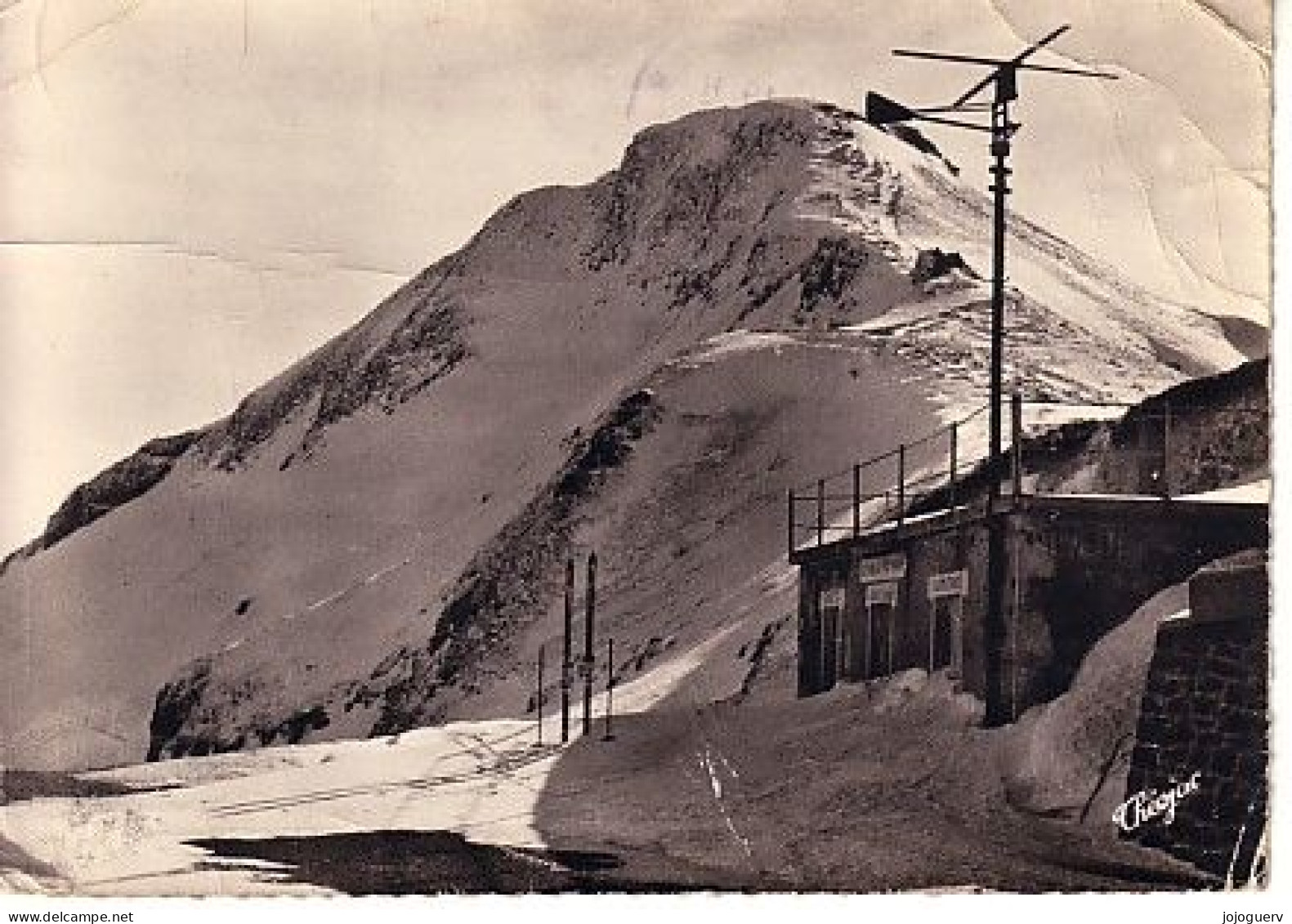 Le Puy Mary Le Refuge "aux Cent Jours" En Hiver , Station Météo? ;  Expédiée De Clermont Ferrand - Other & Unclassified