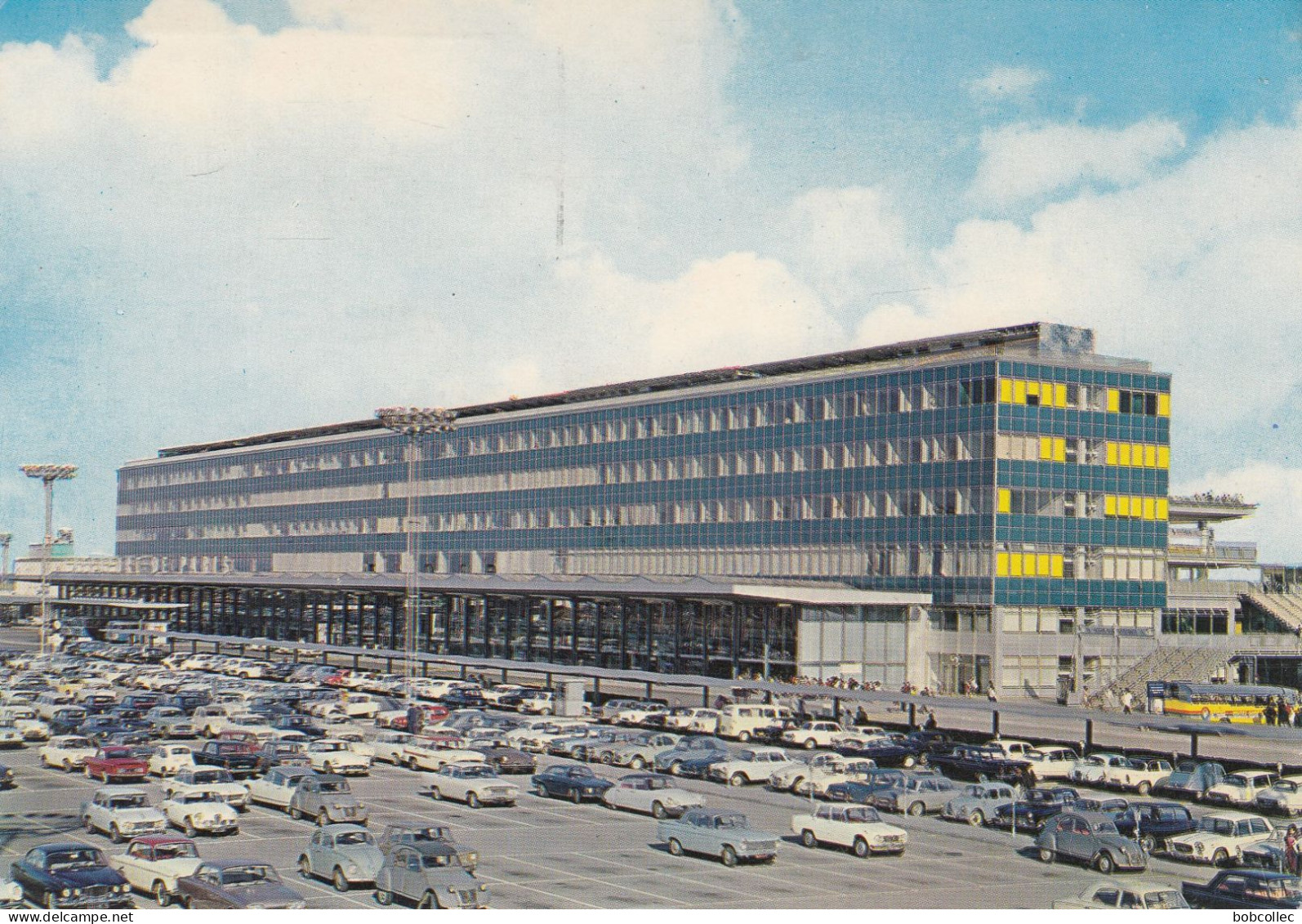 AEROPORTde PARIS-ORLY: La Façade Nord De L'Aérogare Et Le Parking Départ - Aerodromi