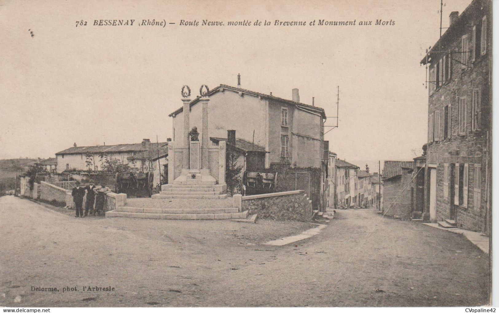 BESSENAY (69) Route Neuve , Montée De La Brevenne Et Monument Aux Morts - Sonstige & Ohne Zuordnung