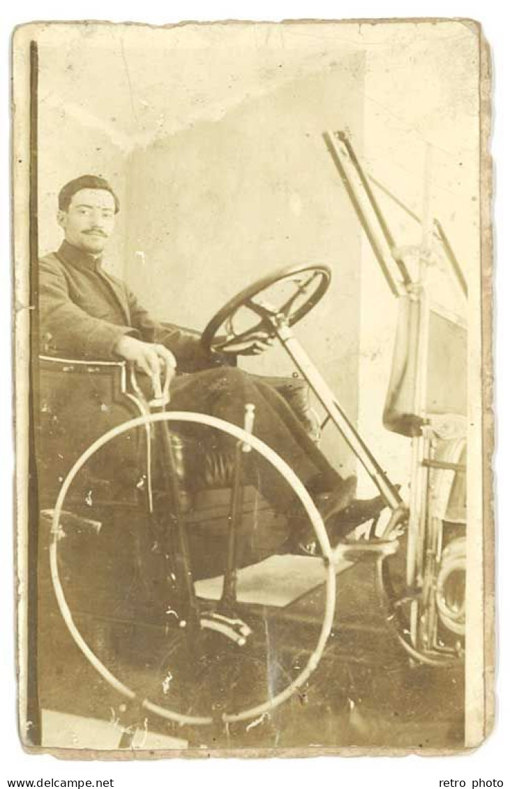 Cpa Carte-photo Homme Dans Une Voiture, Postée D'Oran En 1903, Dans L'état  ( AU) - Sonstige & Ohne Zuordnung