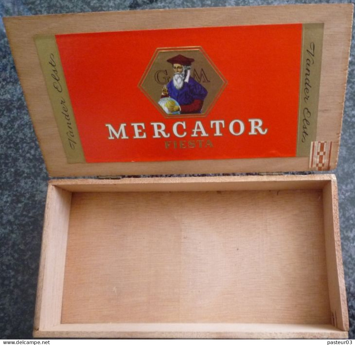 Boite De Cigare Marque MERCATOR Fiesta Dimension 19 X 9,9 X 3,4 Cms - Cajas Para Tabaco (vacios)