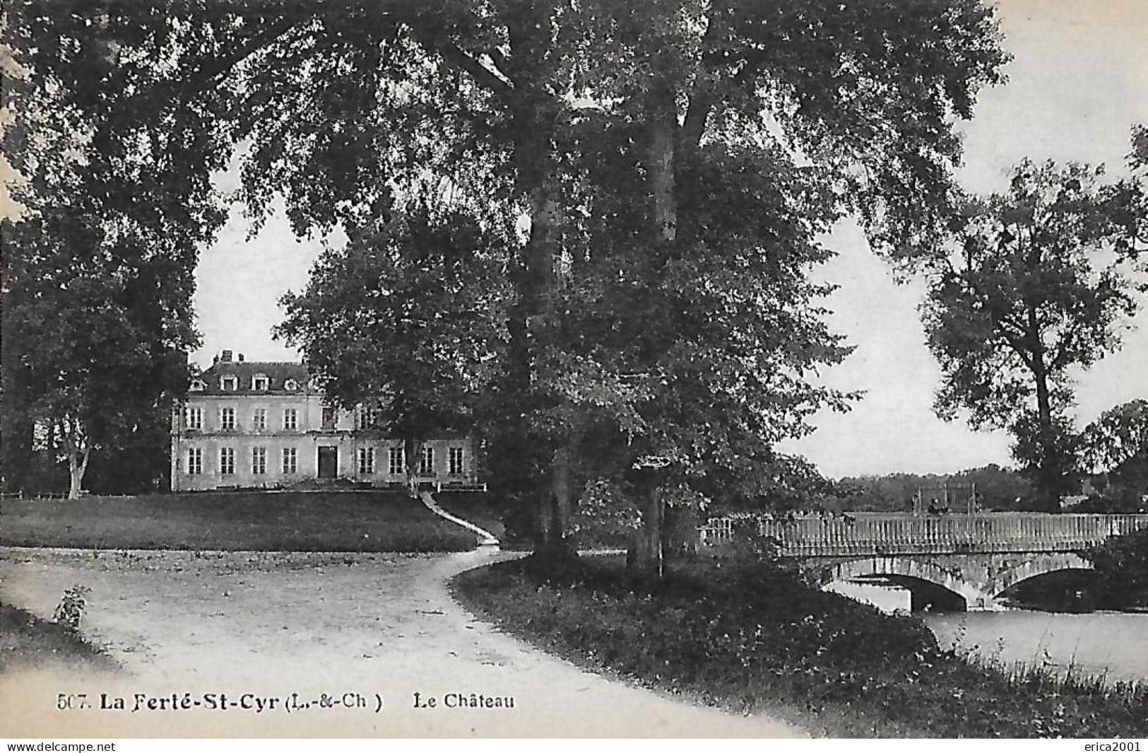 Autres & Non Classés. La Ferté Saint Cyr. Le Chateau Et Le Pont Sur La Rivière. - Sonstige & Ohne Zuordnung