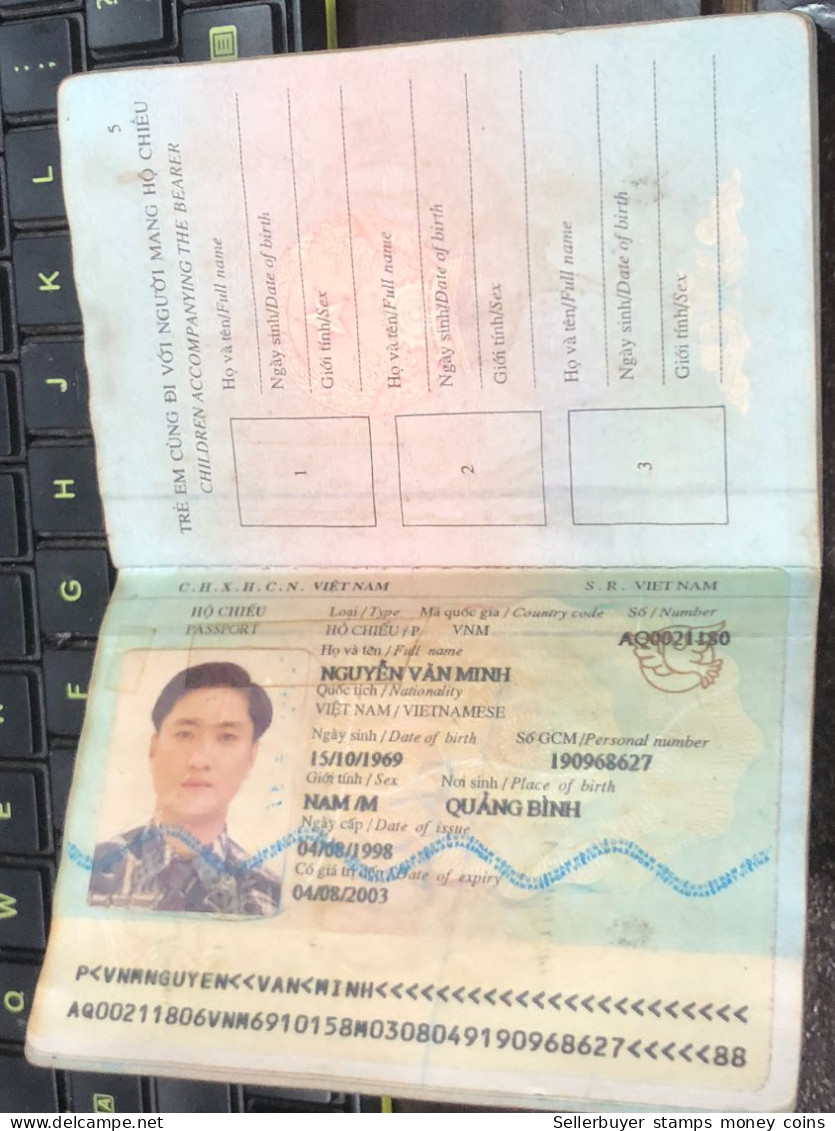 VIET NAMESE-OLD-ID PASSPORT VIET NAM-PASSPORT Is Still Good-name-nguyen Van Minh-2003-1pcs Book - Colecciones