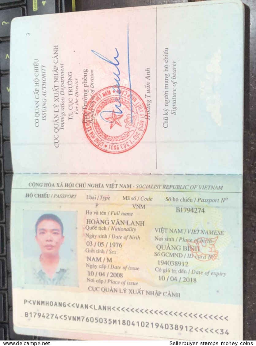VIET NAMESE-OLD-ID PASSPORT VIET NAM-PASSPORT Is Still Good-name-hoang Van Lanh-2008-1pcs Book - Colecciones