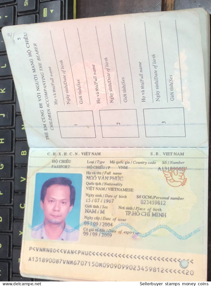 VIET NAMESE-OLD-ID PASSPORT VIET NAM-PASSPORT Is Still Good-name-ngo Van Phuc-2009-1pcs Book - Colecciones