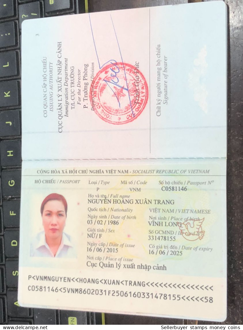 VIET NAMESE-OLD-ID PASSPORT VIET NAM-PASSPORT Is Still Good-name-nguyen Hoang Xuan Trang-2015-1pcs Book - Collezioni