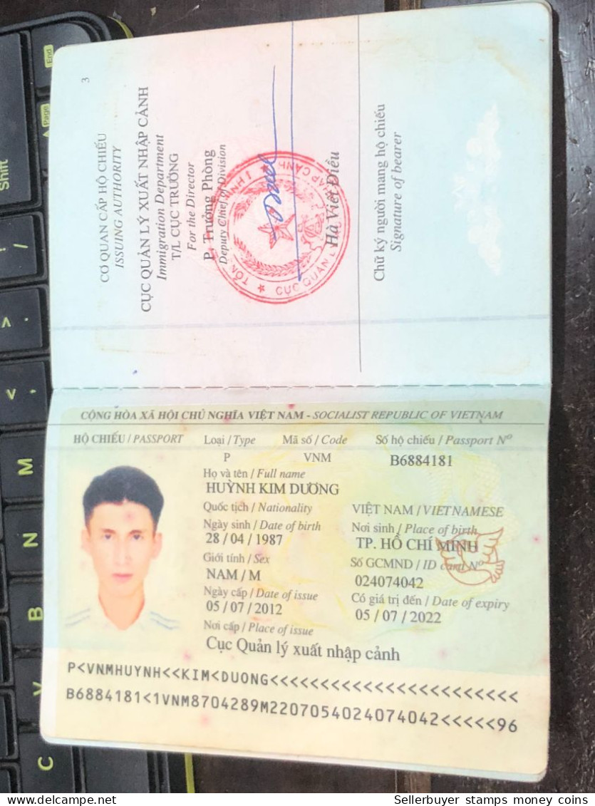 VIET NAMESE-OLD-ID PASSPORT VIET NAM-PASSPORT Is Still Good-name-huynh Kim Duong-2012-1pcs Book - Collections