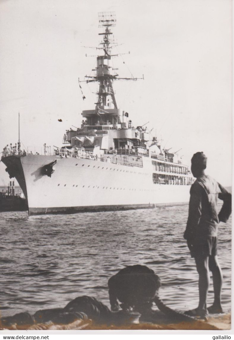 PHOTO PRESSE LE PORTE HELICOPTERE JEANNE D'ARC DECEMBRE 1964 FORMAT 18 X 13 CMS - Schiffe