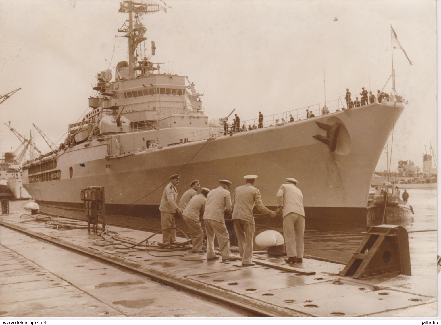 PHOTO PRESSE LA JEANNE D'ARC EST ARRIVEE A BREST AVRIL 1965 FORMAT 18 X 13 CMS - Boats