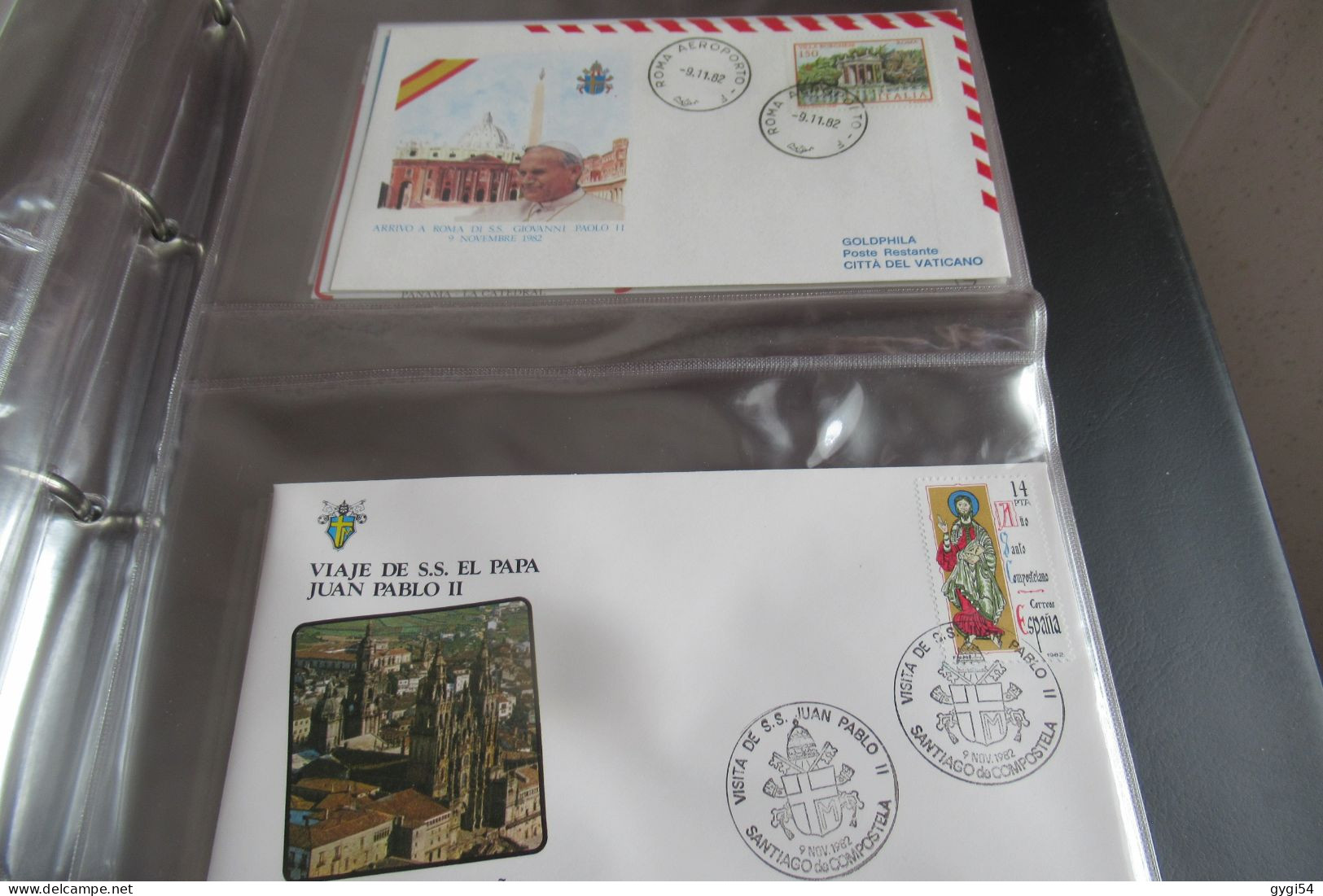 VOYAGES DU PAPE JEAN PAUL II environs  190   FDC  DANS  3 BEAUX  CLASSEURS