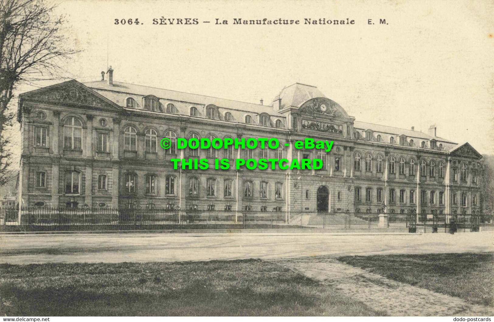 R561598 Sevres. La Manufacture Nationale. E. Malcuit - Monde