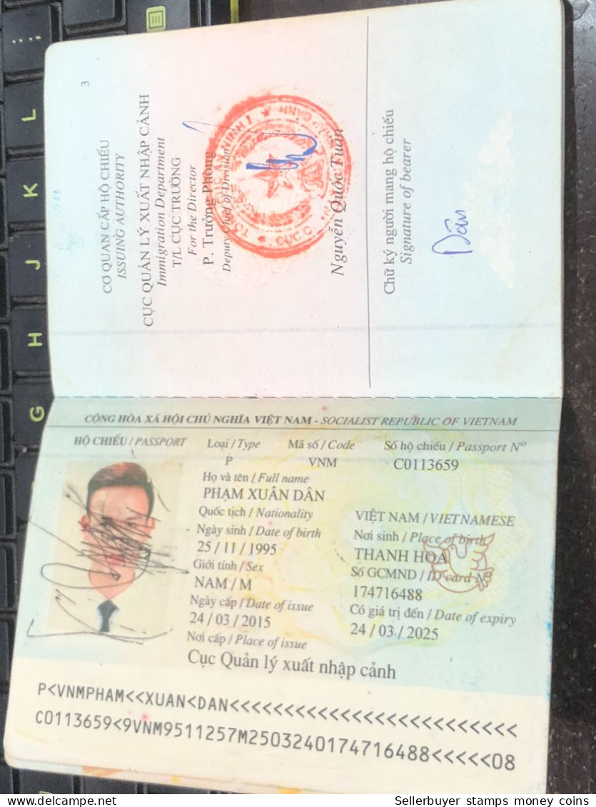 VIET NAMESE-OLD-ID PASSPORT VIET NAM-PASSPORT Is Still Good-name-pham Xuan Dan-2015-1pcs Book - Verzamelingen