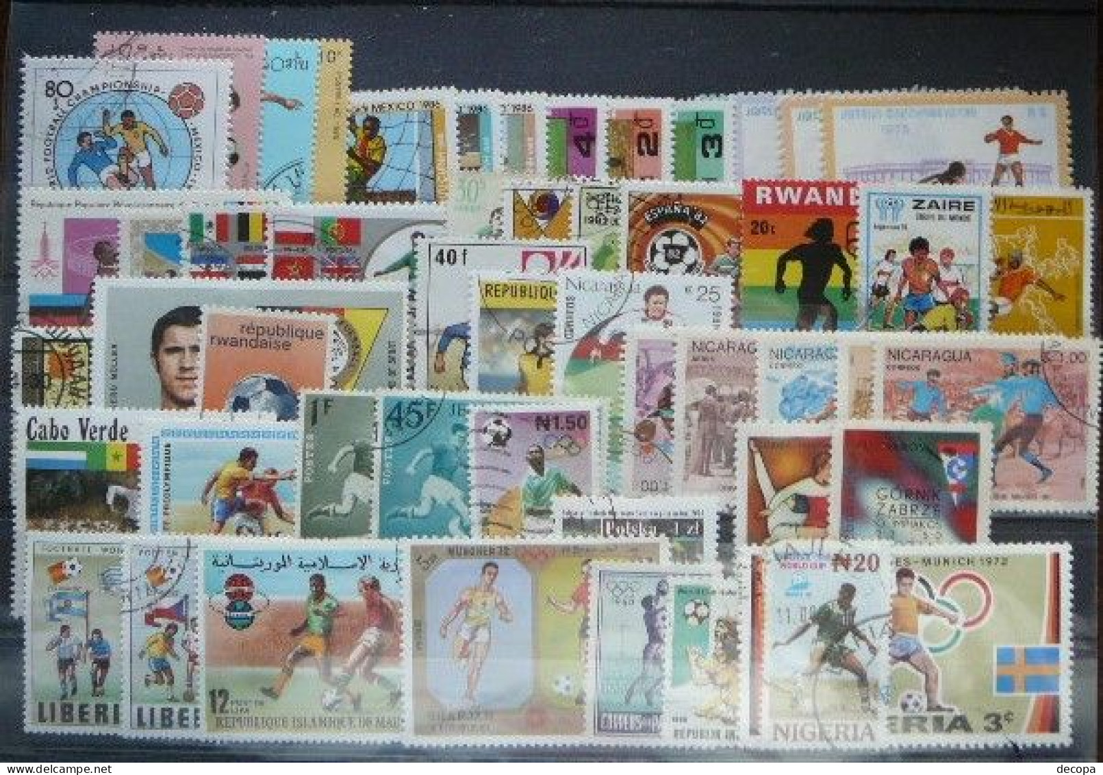 50 Timbres Foot - 50 Stamps Football - Other & Unclassified