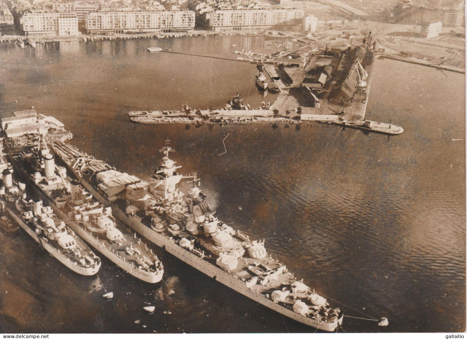 PHOTO PRESSE EVENEMENT D'ALGERIE NAVIRE DE GUERRE A TOULON AVRIL 1961 FORMAT 18 X 13 CMS - Boats