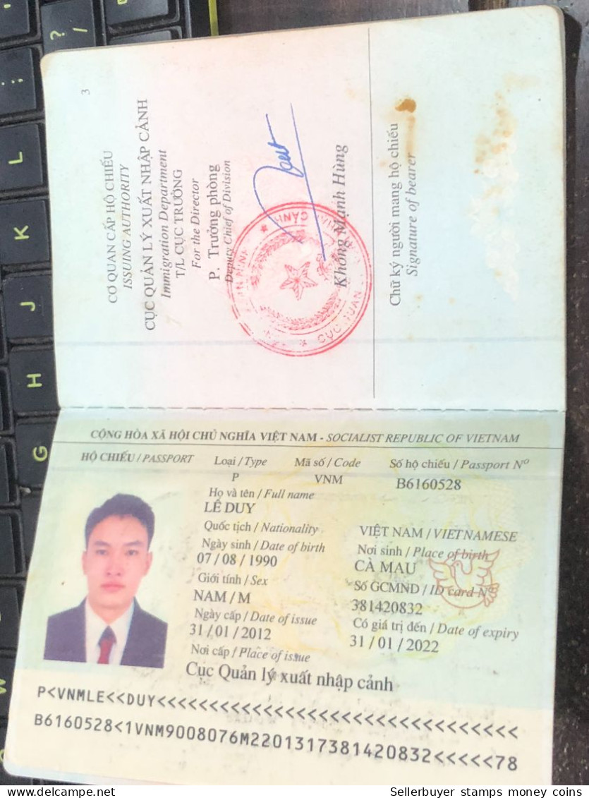 VIET NAMESE-OLD-ID PASSPORT VIET NAM-PASSPORT Is Still Good-name-le Duy-2012-1pcs Book - Collections