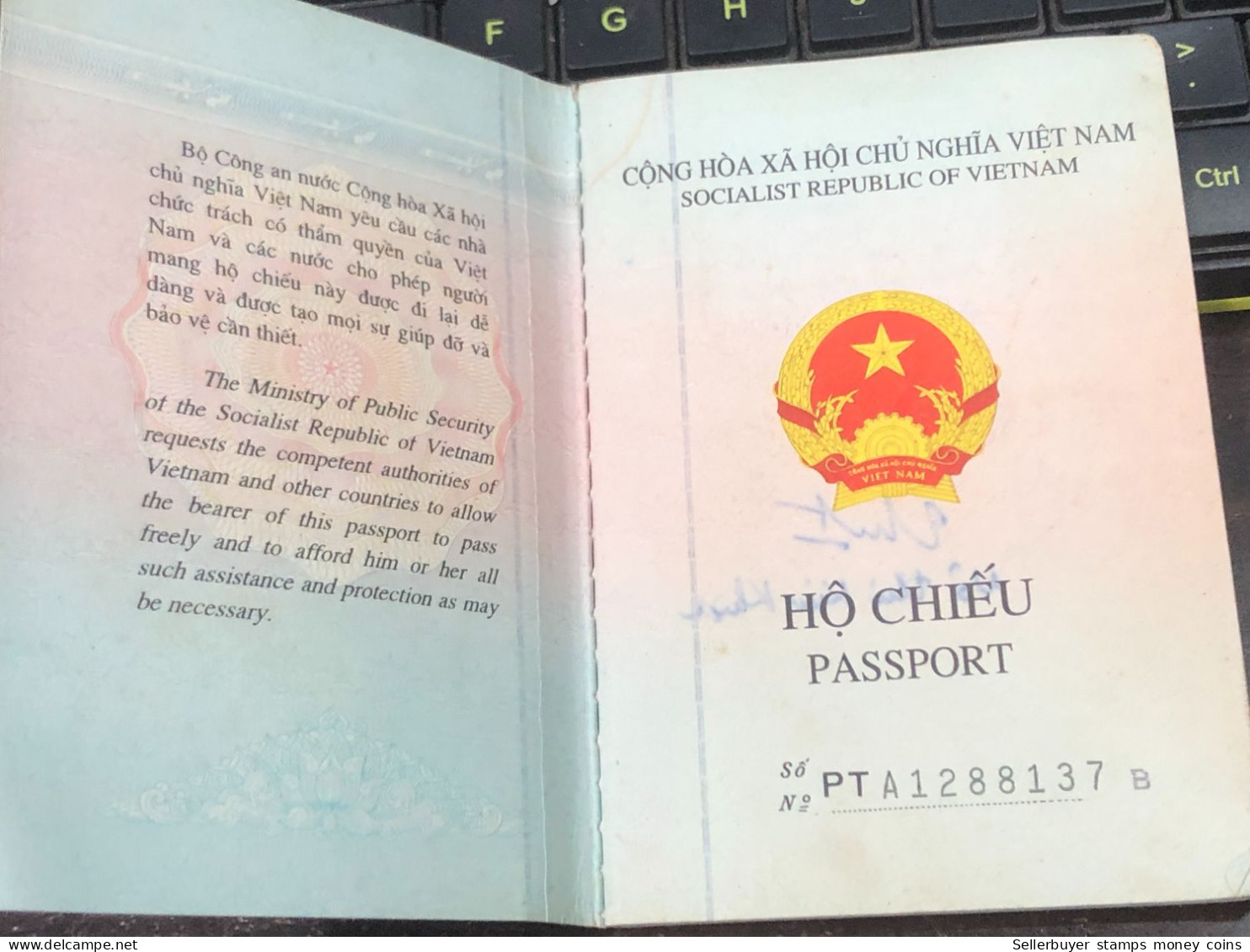 VIET NAMESE-OLD-ID PASSPORT VIET NAM-PASSPORT Is Still Good-name-vo Thi Kim Hoa-2001-1pcs Book - Collections