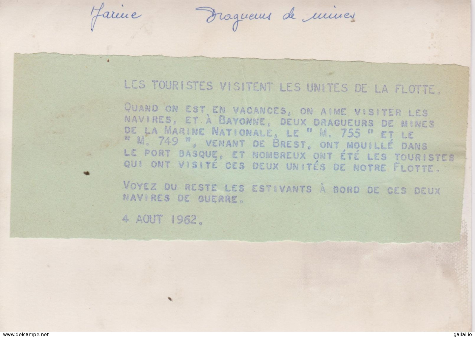 PHOTO PRESSE LES TOURISTES VISITENT DEUX DRAGUEURS DE MINES AOUT 1962 FORMAT 18 X 13 CMS - Boten