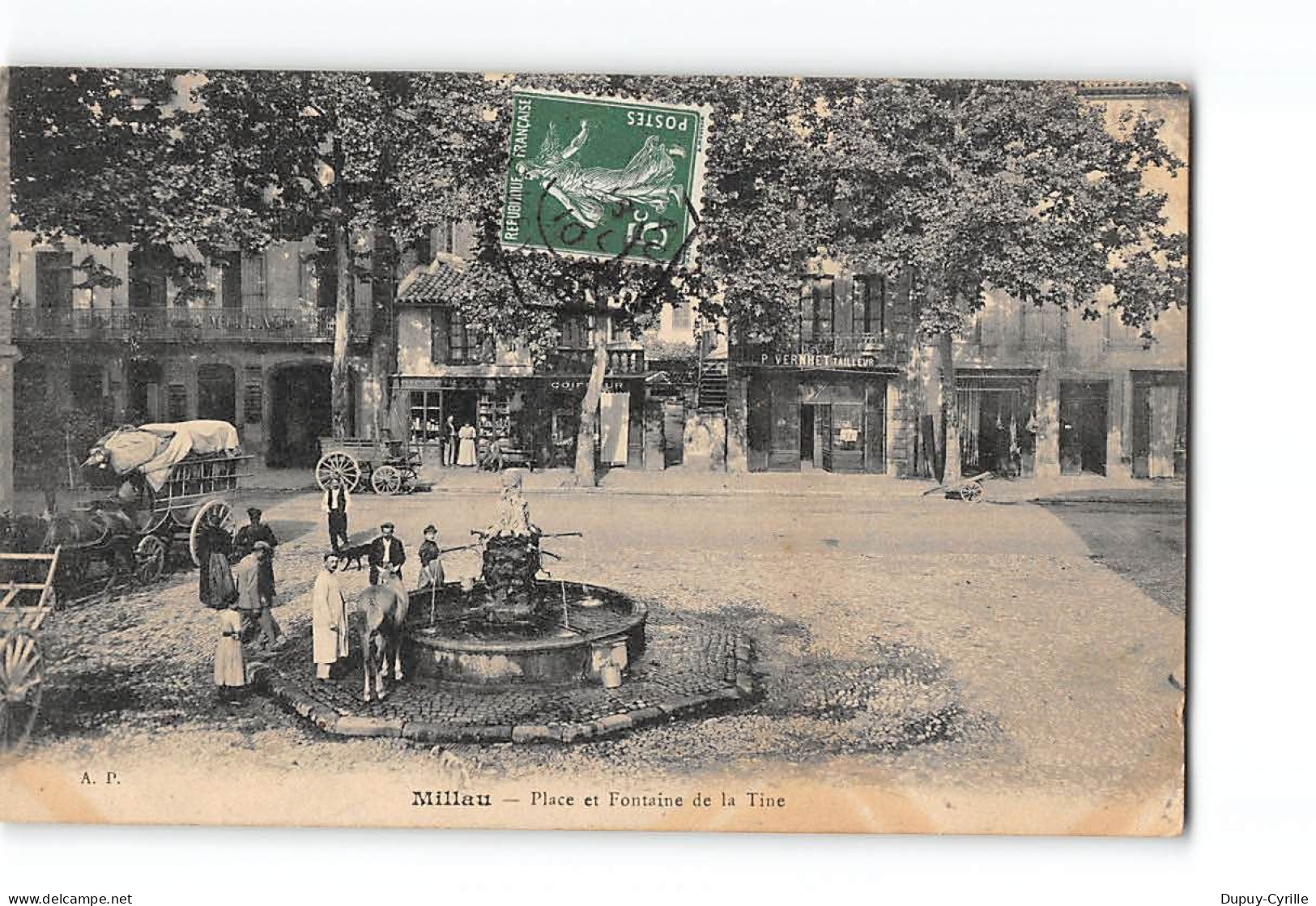 MILLAU - Place Et Fontaine De La Tine - Très Bon état - Millau