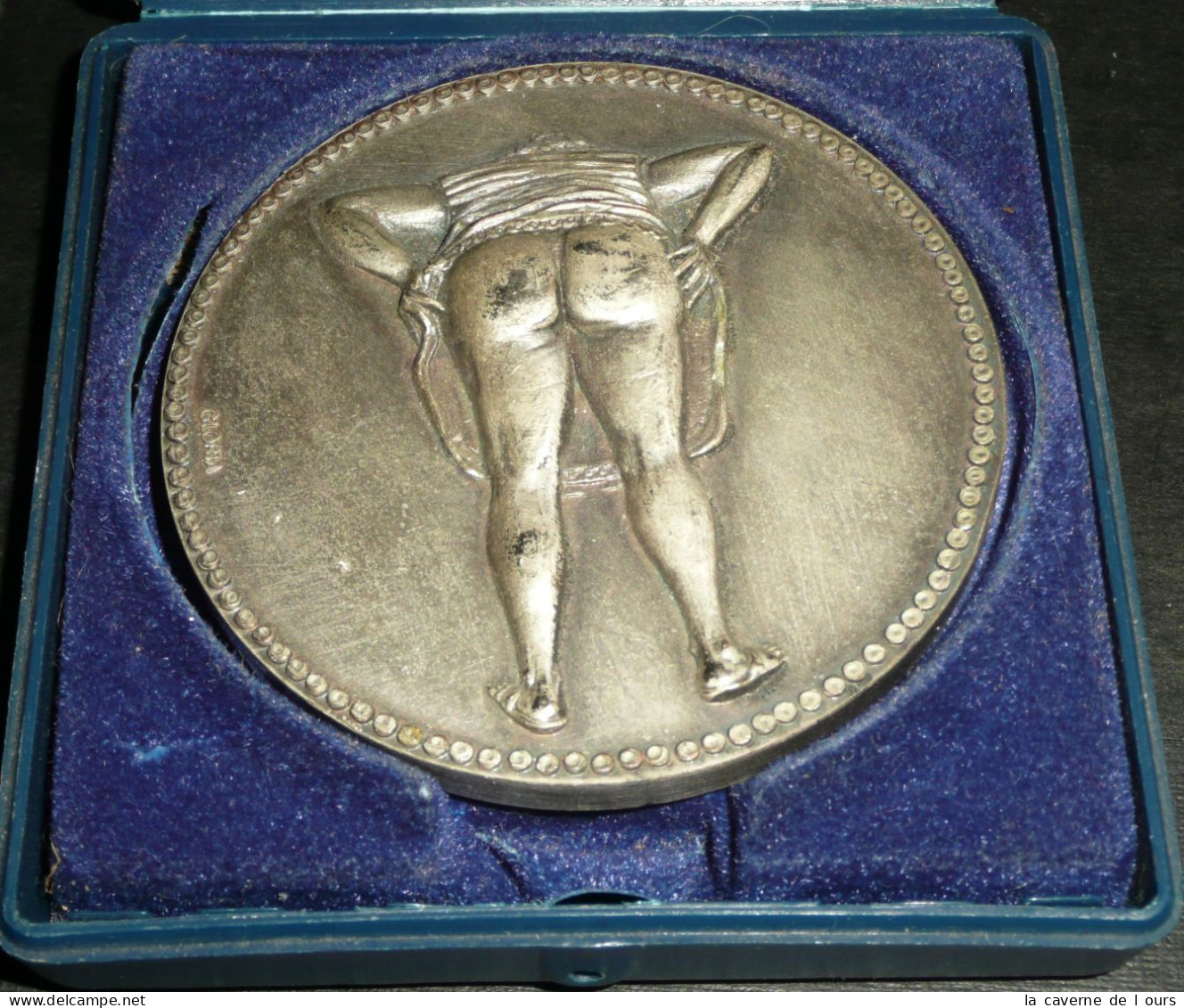 Rare Médaille FANNY Gloria, Pétanque Femme Montre Fesses - Professionali / Di Società